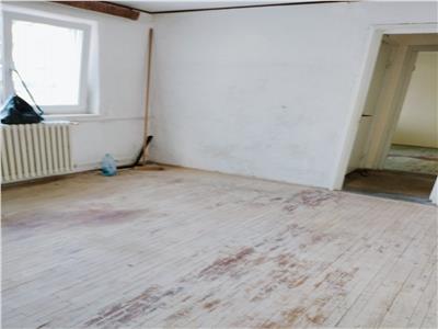 Microapartament,28mp,et.4/4,nerenovat,zona Centru