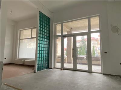 Spatiu de inchiriat si vanzare - Fostul sediu Asirom, Suceava