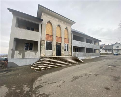 Cladire la rosu - 9 apartamente