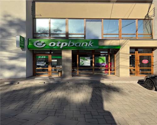 De inchiriat spatiu comercial premium  fost sediu OTP Bank