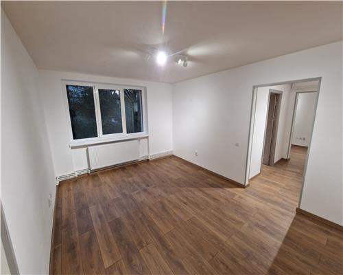 Spatiu de inchiriat, 65 mp, complet renovat, central, in zona liceului Petru Rares