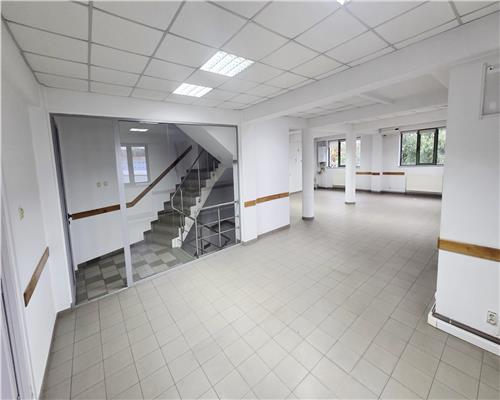 Spatiu de inchiriat langa Primarie, 137 mp / nivel, de la 900 E/luna